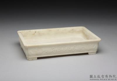 图片[2]-Rectangular planter with dragon and bat motifs, white stone, Qing dynasty (1644-1911)-China Archive